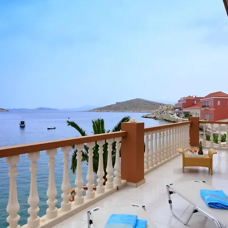 בית נופש Skiadeni - Sea Front House *
